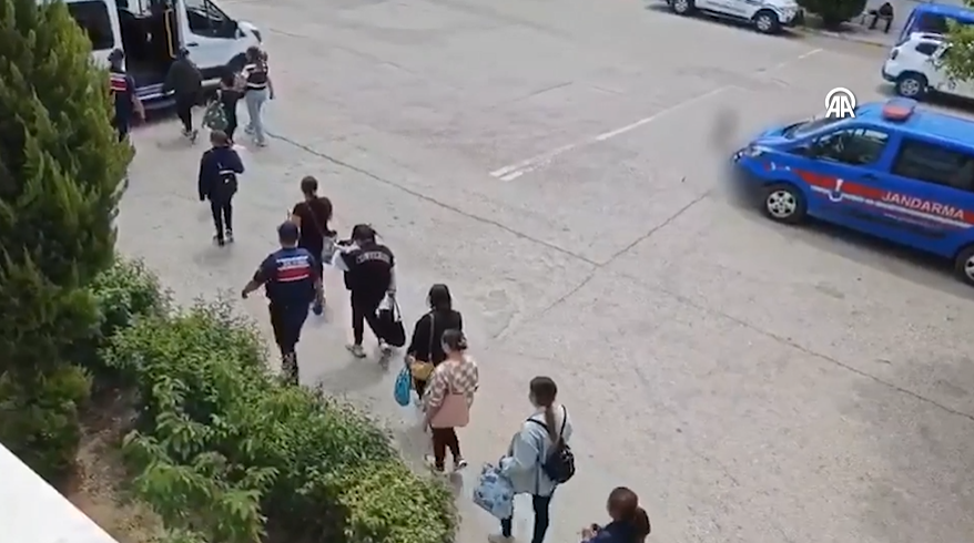 Bursa’da insan ticareti ve göçmen kaçakçılığı operasyonunda 4 tutuklama Bursa’da insan ticareti ve göçmen kaçakçılığı operasyonunda 4 tutuklama