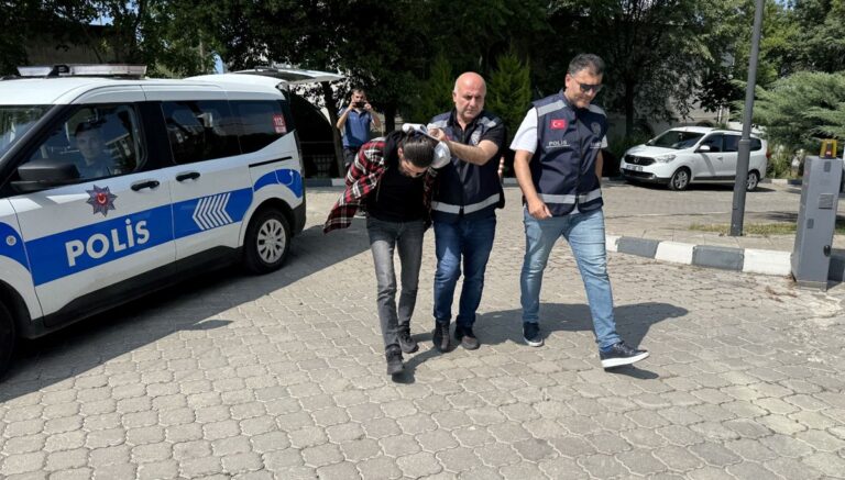 Çalışmasını istemediği sevgilisini dövdü Çalışmasını istemediği sevgilisini dövdü