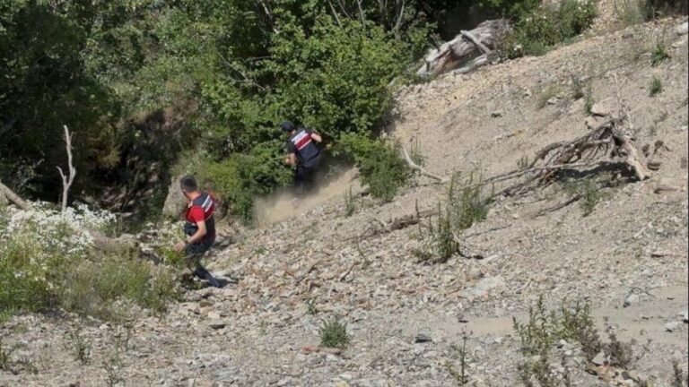 Canlı yayında ‘Nasrettin Hoca’yı’ öldürdüğünü itiraf etti: Aylar sonra ceset parçalarına ulaşıldı Canlı yayında ‘Nasrettin Hoca’yı’ öldürdüğünü itiraf etti: Aylar sonra ceset parçalarına ulaşıldı