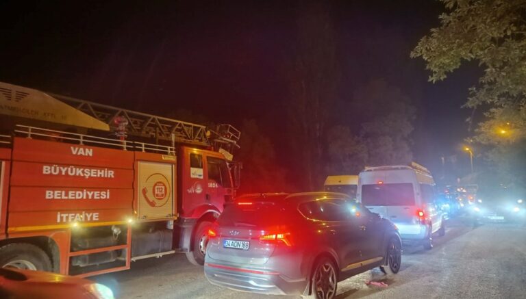 Çaya düşen çocuk hayatını kaybetti Çaya düşen çocuk hayatını kaybetti