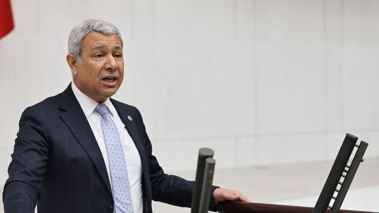 CHP’li Sümer: Saray iktidarı işçinin emeğini görmezden geliyor CHP’li Sümer: Saray iktidarı işçinin emeğini görmezden geliyor