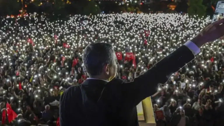 CHP’nin 10. mitingini Bayburt’ta: Miting alanına engel, üniversite tatil KYK yurtları boşaltıldı CHP’nin 10. mitingini Bayburt’ta: Miting alanına engel, üniversite tatil KYK yurtları boşaltıldı