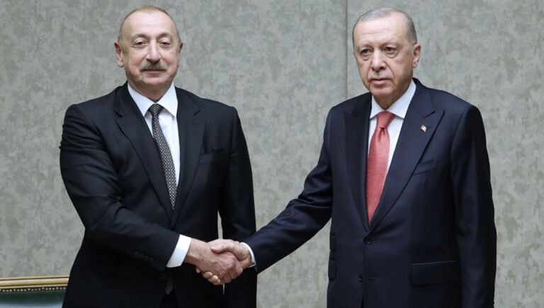 Cumhurbaşkanı Erdoğan, Azerbaycan Cumhurbaşkanı Aliyev ile görüştü Cumhurbaşkanı Erdoğan, Azerbaycan Cumhurbaşkanı Aliyev ile görüştü