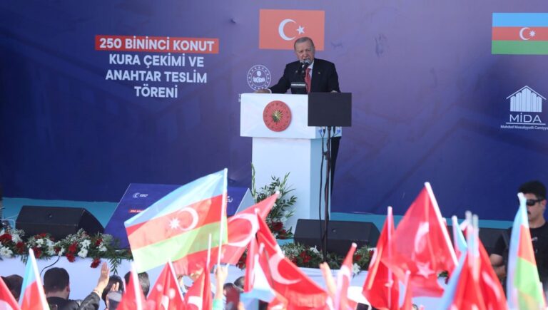 Cumhurbaşkanı Erdoğan: Yapılan konutlar kader birliğimizi gösteriyor Cumhurbaşkanı Erdoğan: Yapılan konutlar kader birliğimizi gösteriyor