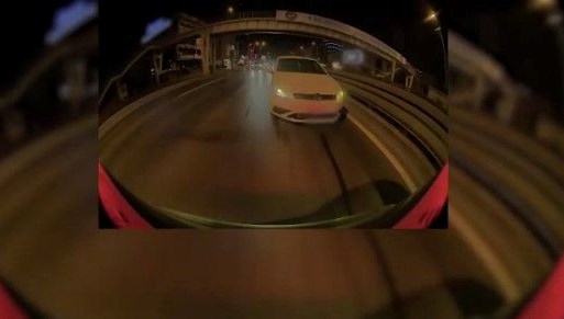 D-100’de korku dolu anlar: Kilometrelerce takip etti, çarpıp kaza yaptırmaya çalıştı D-100’de korku dolu anlar: Kilometrelerce takip etti, çarpıp kaza yaptırmaya çalıştı