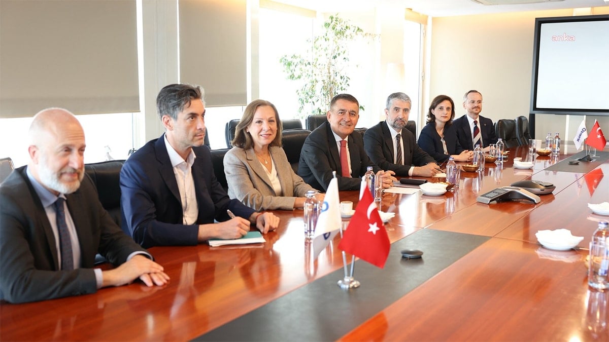DEM Parti, TÜSİAD’ı ziyaret etti DEM Parti, TÜSİAD’ı ziyaret etti