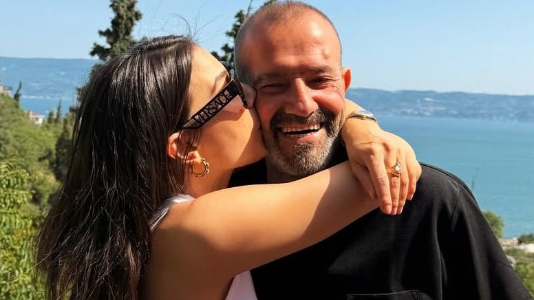 Demet Özdemir babası ile buzları eritti, memleketine gitti Demet Özdemir babası ile buzları eritti, memleketine gitti