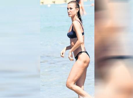 Denizde Çağla şov Denizde Çağla şov