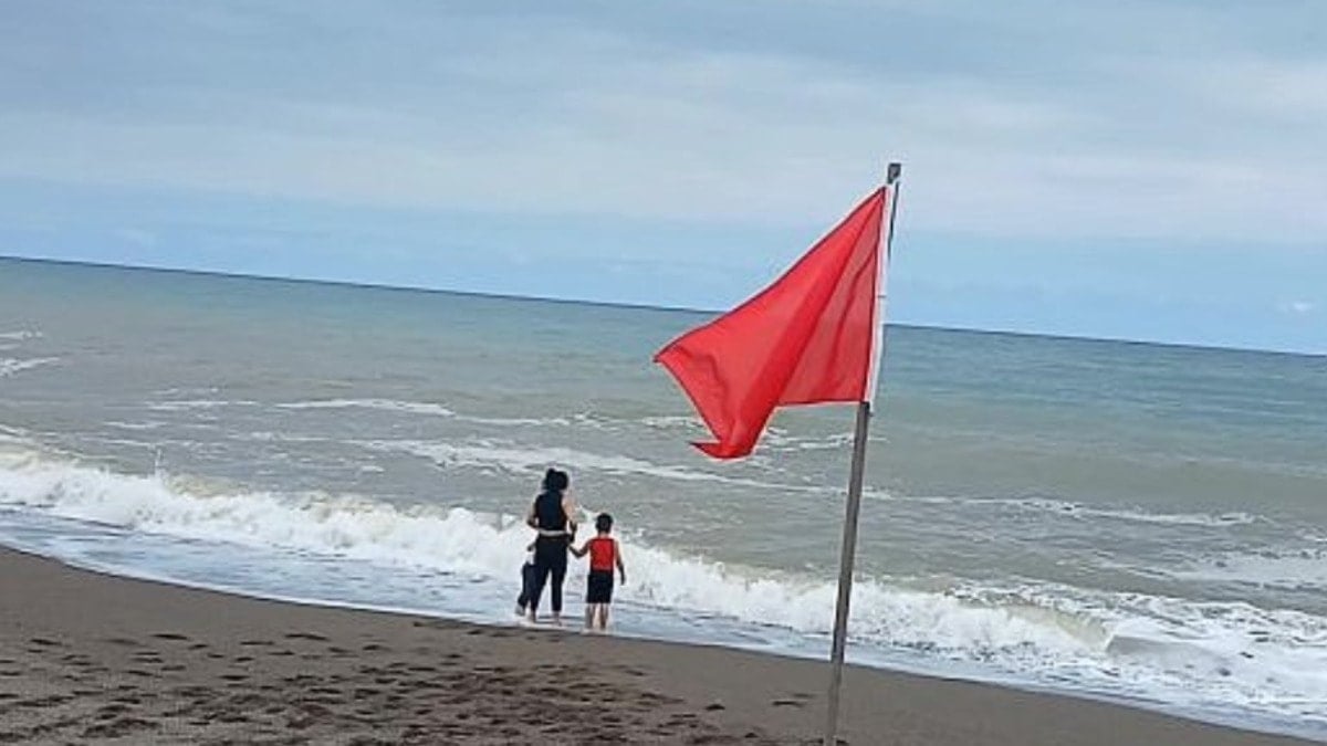 Denize girmek iki gün boyunca yasak olacak! Denize girmek iki gün boyunca yasak olacak!
