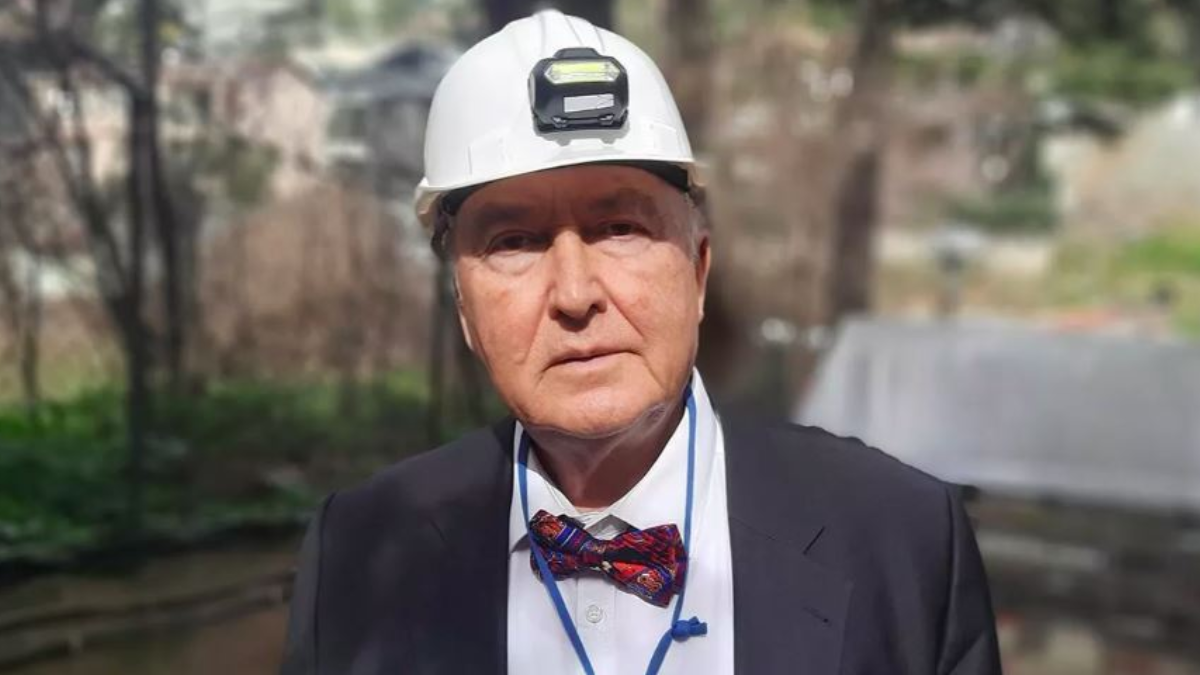Deprem profesörünün villası kaçak çıktı: Önce yıktı, sonra satışa çıkardı Deprem profesörünün villası kaçak çıktı: Önce yıktı, sonra satışa çıkardı