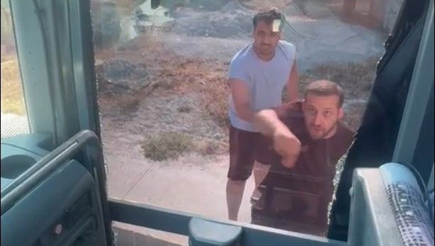 Didim’de tur otobüsüne saldırı: 5 şüpheli gözaltına alındı Didim’de tur otobüsüne saldırı: 5 şüpheli gözaltına alındı