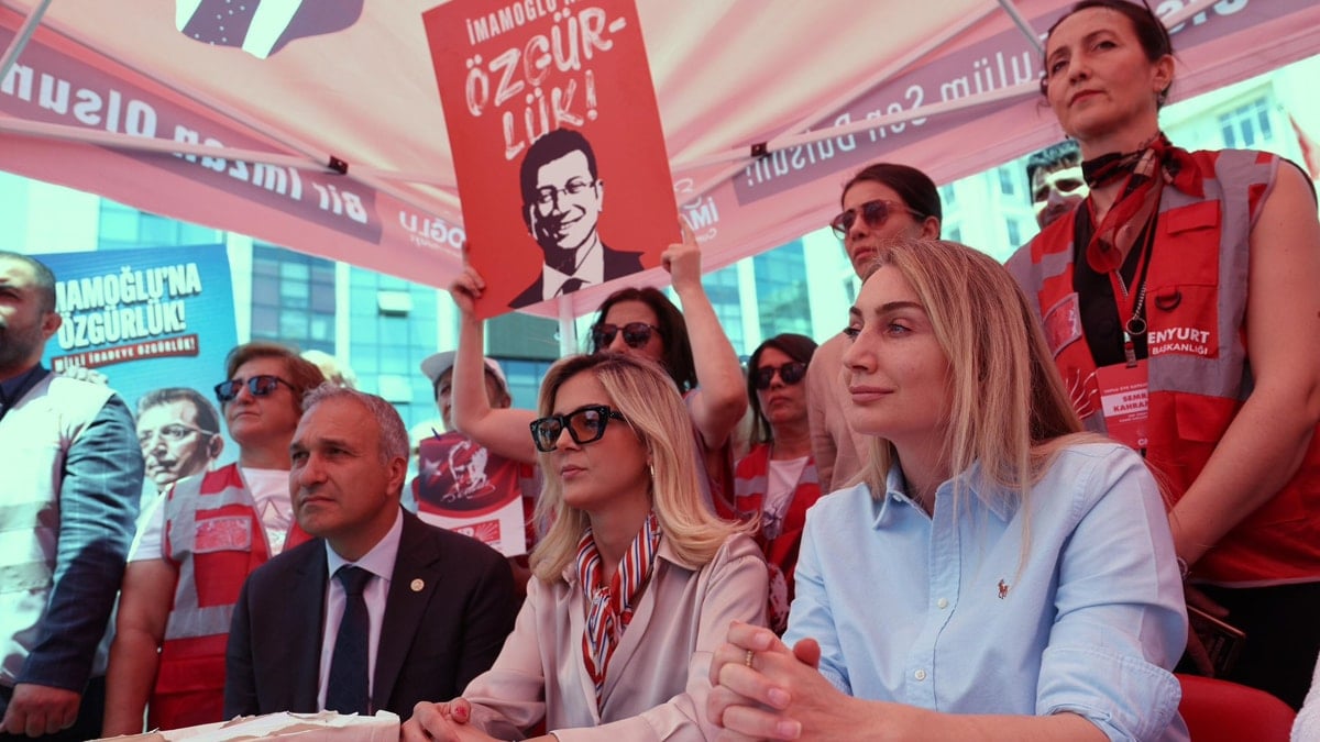 Dilek İmamoğlu: Ekrem Başkan, çocuklar için asla pes etmeyecek Dilek İmamoğlu: Ekrem Başkan, çocuklar için asla pes etmeyecek