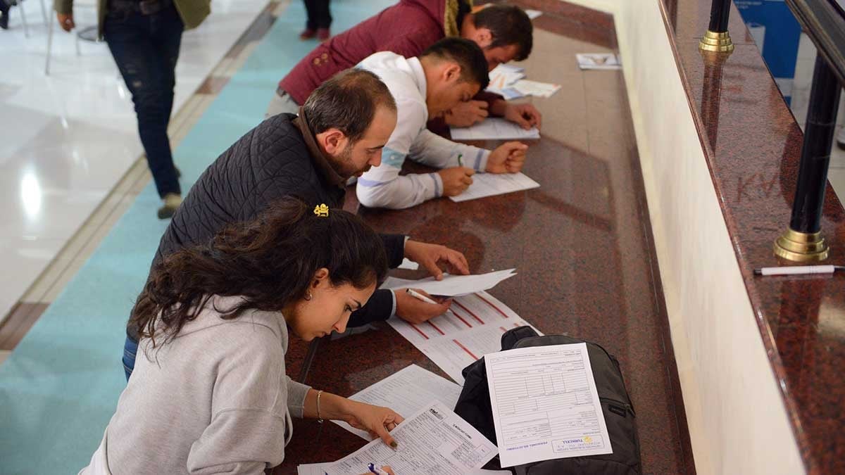 Diplomalı işsizler İŞKUR kuyrugunda Diplomalı işsizler İŞKUR kuyrugunda