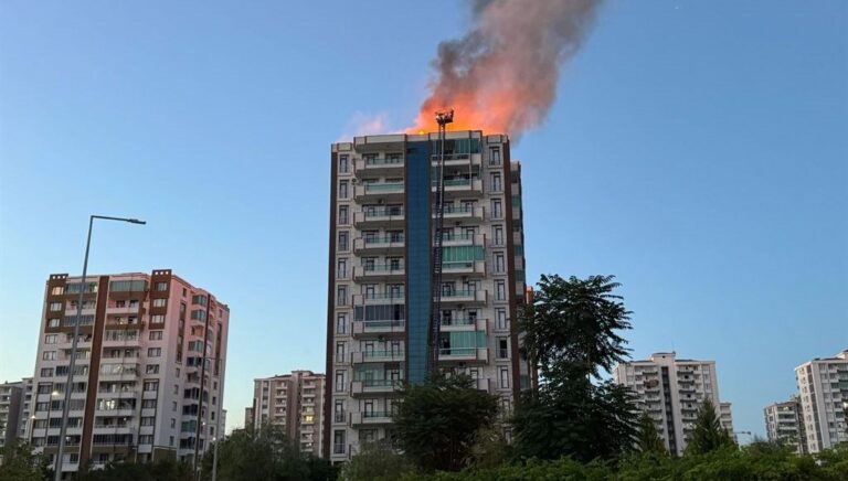 Diyarbakır’daki yangın faciasına ilişkin iki şüpheli tutuklandı Diyarbakır’daki yangın faciasına ilişkin iki şüpheli tutuklandı