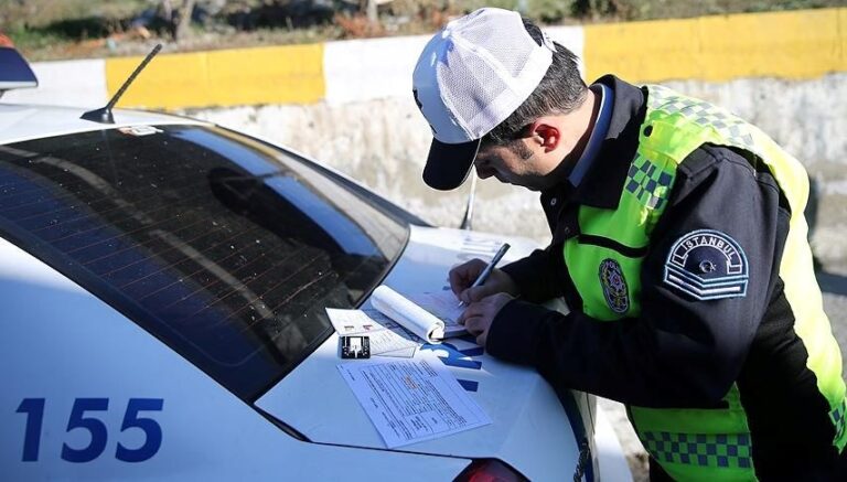 Drift atan sürücüye 47 bin 385 lira ceza kesildi Drift atan sürücüye 47 bin 385 lira ceza kesildi