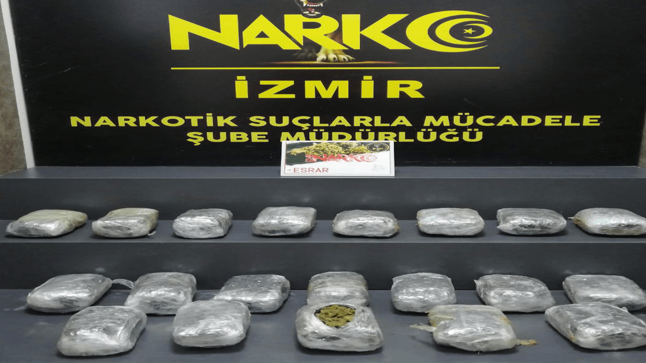 Durdurulan otomobilde 11 kilo esrar yakalandı Durdurulan otomobilde 11 kilo esrar yakalandı