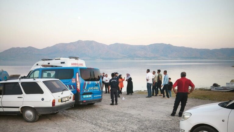 Elazığ’da baraj gölüne giren çocuk boğuldu Elazığ’da baraj gölüne giren çocuk boğuldu