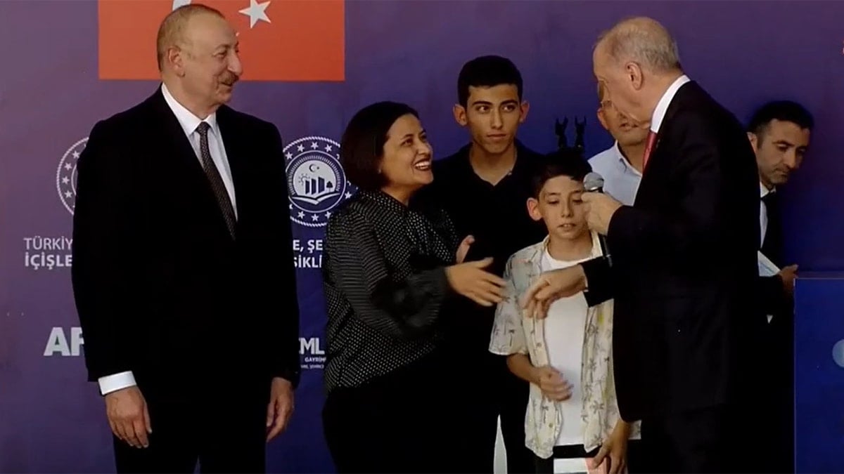 Erdoğan’la vatandaş arasında anahtar teslim töreninde ilginç diyalog Erdoğan’la vatandaş arasında anahtar teslim töreninde ilginç diyalog