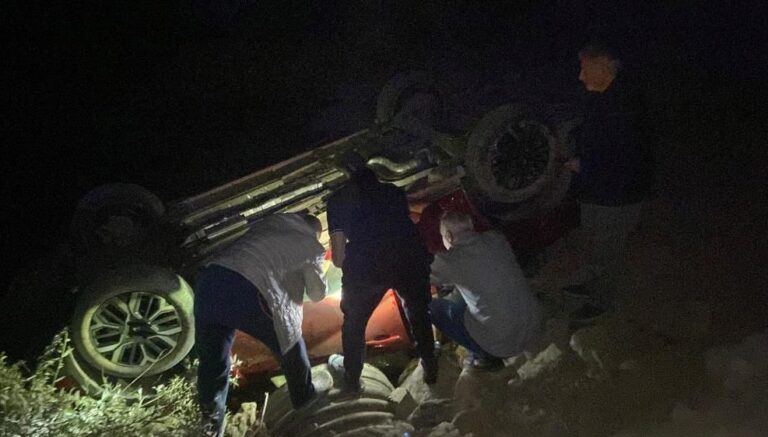 Erzincan’da otomobil sulama kanalına uçtu Erzincan’da otomobil sulama kanalına uçtu