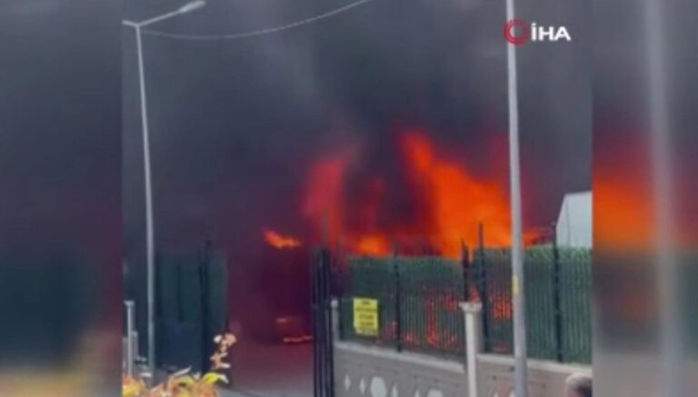 Esenyurt’ta erkek öğrenci yurdunda yangın paniği Esenyurt’ta erkek öğrenci yurdunda yangın paniği