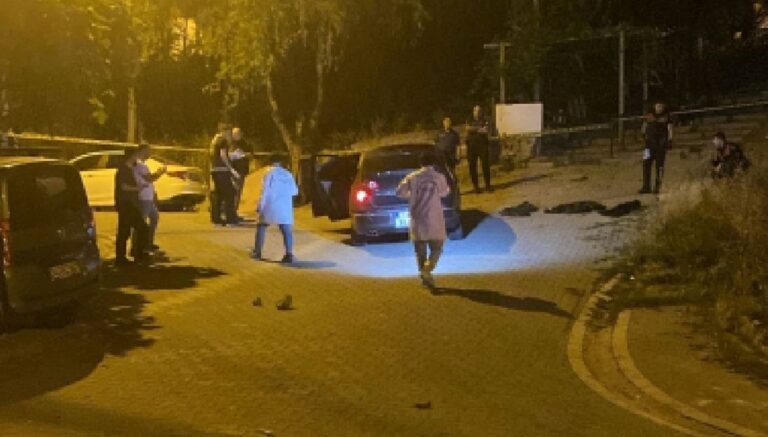 Esenyurt’ta kovalamaca: Uzun namlulu silahlarla tekel bayisini taradılar Esenyurt’ta kovalamaca: Uzun namlulu silahlarla tekel bayisini taradılar