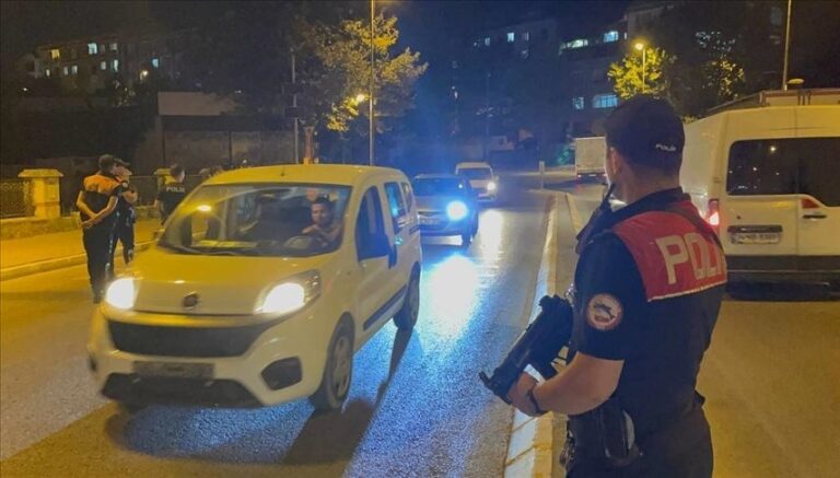 Esenyurt’ta operasyon: Pil şeklinde suikast silahlı ele geçirildi Esenyurt’ta operasyon: Pil şeklinde suikast silahlı ele geçirildi