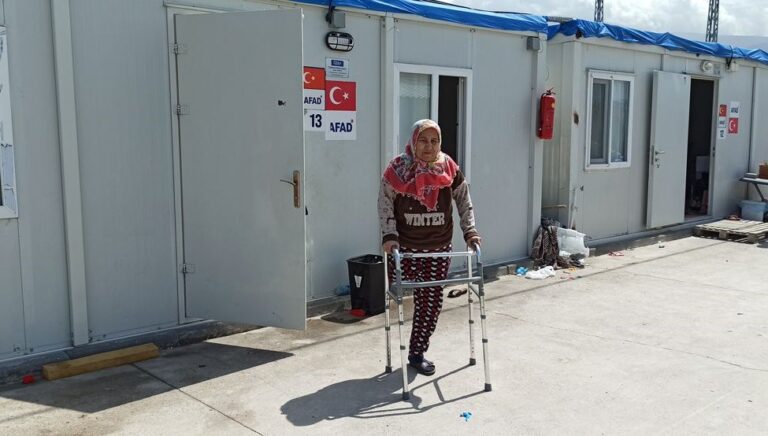 Ev almak biriktirdiği para, depremde enkazda kayboldu Ev almak biriktirdiği para, depremde enkazda kayboldu