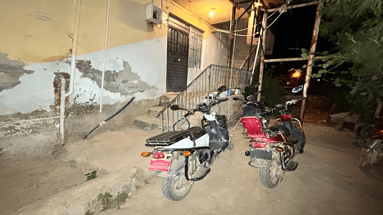 Evinin bahçesinde vuruldu, hastanede kurtarılamadı Evinin bahçesinde vuruldu, hastanede kurtarılamadı