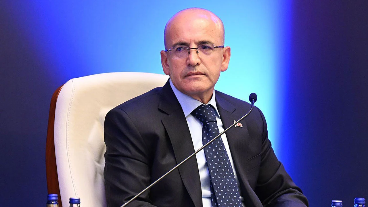 Faiz kararı öncesi yandaş medya hedef tahtasına Şimşek’i koydu Faiz kararı öncesi yandaş medya hedef tahtasına Şimşek’i koydu