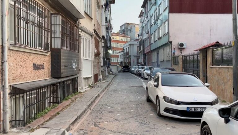 Fatih’te dehşet evi: İntihar eden polisin evinden ceset parçaları çıktı Fatih’te dehşet evi: İntihar eden polisin evinden ceset parçaları çıktı