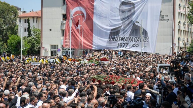 Ferdi Zeyrek’in ismi, İzmir’in Kiraz ilçesinde bir parka verildi Ferdi Zeyrek’in ismi, İzmir’in Kiraz ilçesinde bir parka verildi