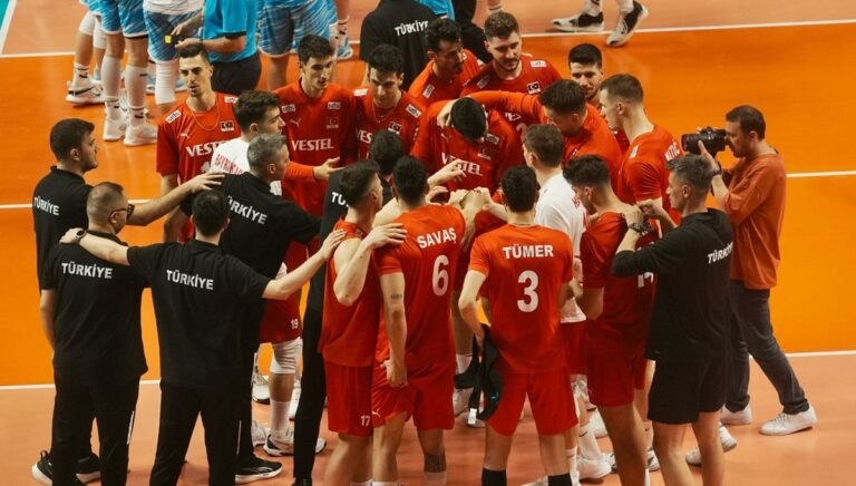 Filenin Efeleri, üçüncü maçında da kazanamadı Filenin Efeleri, üçüncü maçında da kazanamadı