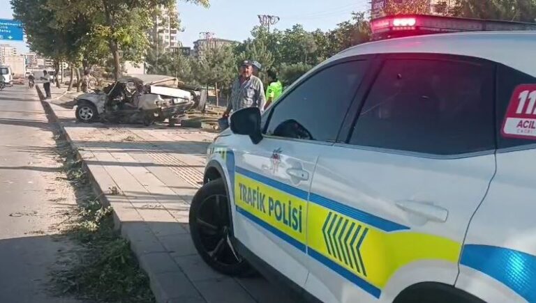 Gaziantep’te feci kaza: 10 kişi yaralandı Gaziantep’te feci kaza: 10 kişi yaralandı