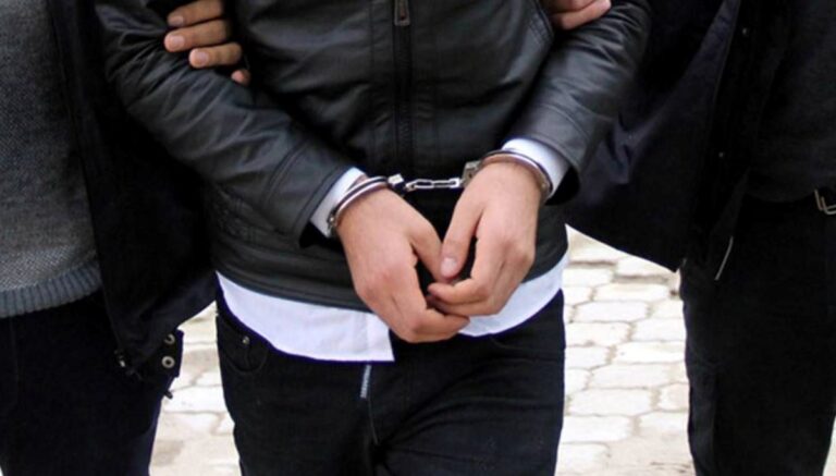 Gaziantep’te silah kaçakçılığı operasyonunda 2 zanlı yakalandı Gaziantep’te silah kaçakçılığı operasyonunda 2 zanlı yakalandı