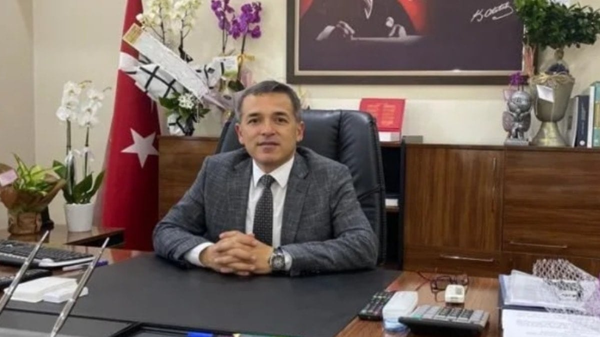 Görev süresi 2026’ya uzatılmıştı: İl Sağlık Müdürü bir anda görevden alındı Görev süresi 2026’ya uzatılmıştı: İl Sağlık Müdürü bir anda görevden alındı