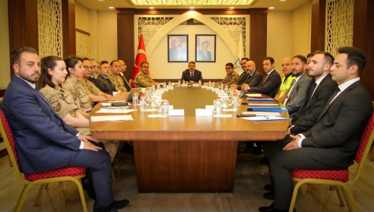 Hakkari’de çeşitli suçlardan aranan 407 kişi yakalandı Hakkari’de çeşitli suçlardan aranan 407 kişi yakalandı