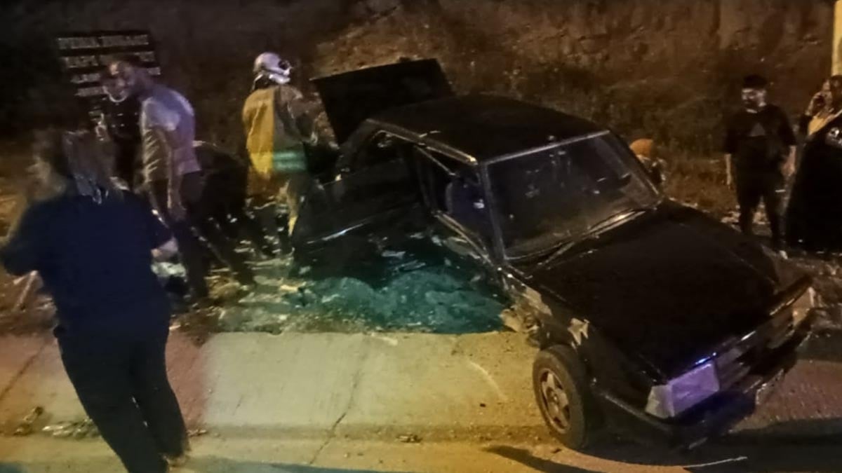 Hatay Yayladağı’nda feci kaza: 1’i ağır 6 yaralı Hatay Yayladağı’nda feci kaza: 1’i ağır 6 yaralı