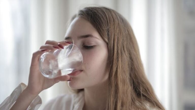 Havalar ısındı, uzmanlar uyardı! Su tüketimine dikkat: Bu sıvıları tüketmeyin Havalar ısındı, uzmanlar uyardı! Su tüketimine dikkat: Bu sıvıları tüketmeyin