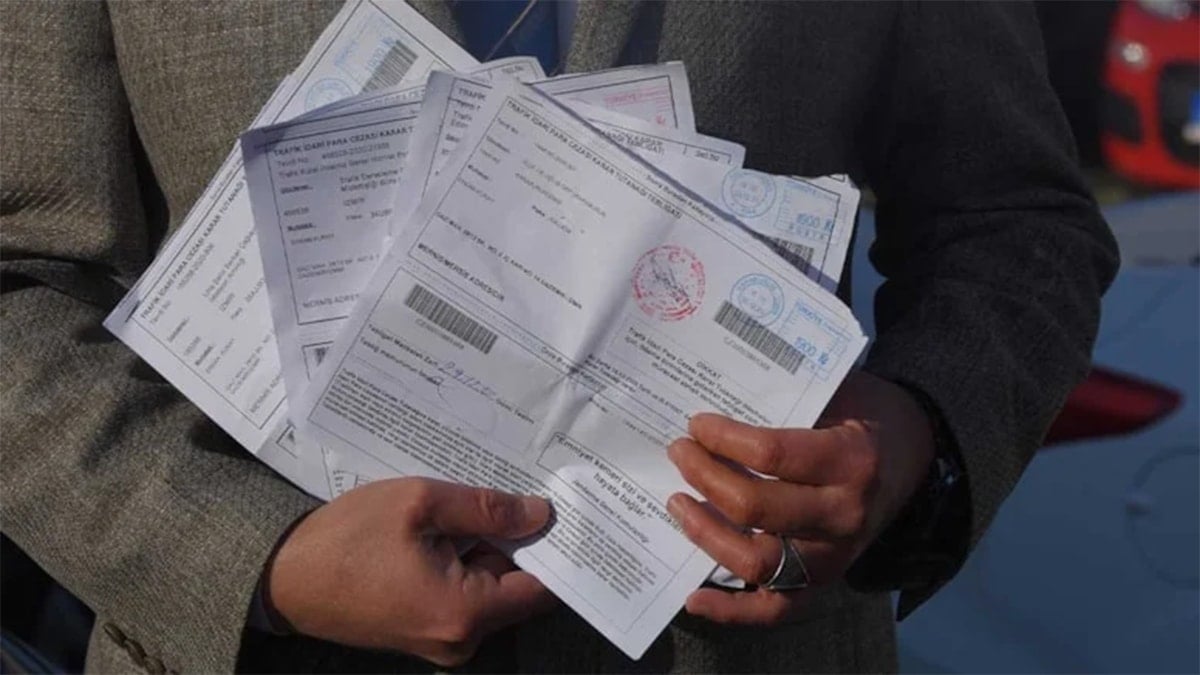 Hız uyarı levhaları isyan ettirmişti! Bakanlık yeni gelişmeyi duyurdu Hız uyarı levhaları isyan ettirmişti! Bakanlık yeni gelişmeyi duyurdu