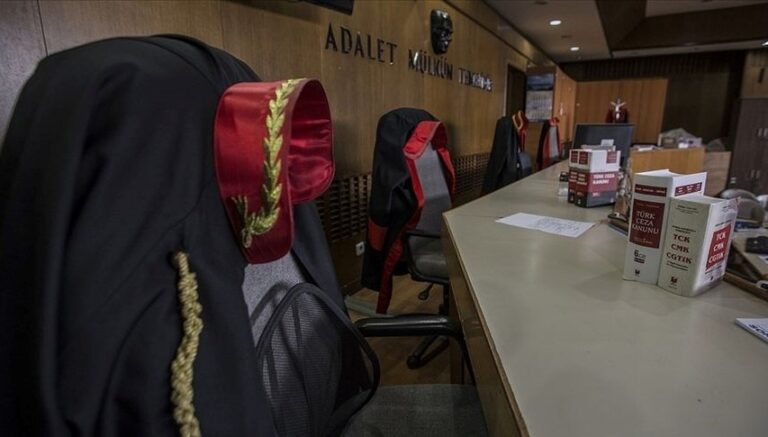 Hukukçuların sınav sonucu şaşırttı: Mezunların yalnızca yüzde 23’ü barajı geçti Hukukçuların sınav sonucu şaşırttı: Mezunların yalnızca yüzde 23’ü barajı geçti