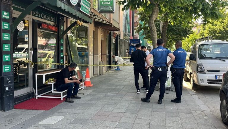 Husumetlisini cadde ortasında öldüren zanlı yakalandı Husumetlisini cadde ortasında öldüren zanlı yakalandı