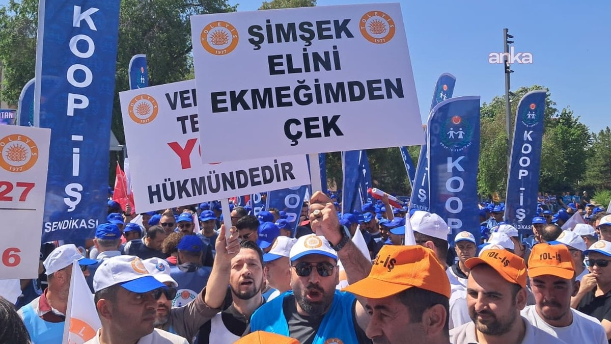 İktidara yakın sendika Hazine ve Maliye Bakanlığı’na yürüyor İktidara yakın sendika Hazine ve Maliye Bakanlığı’na yürüyor