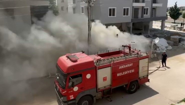 İnşaatın bekçi kulübesi alev alev yandı İnşaatın bekçi kulübesi alev alev yandı