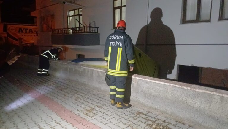 İntihara kalkışan şahsı polis vazgeçirdi İntihara kalkışan şahsı polis vazgeçirdi