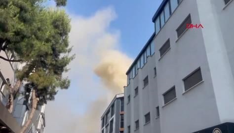 İstanbul’da 4 katlı iş merkezinde yangın: Müdahale sürüyor İstanbul’da 4 katlı iş merkezinde yangın: Müdahale sürüyor