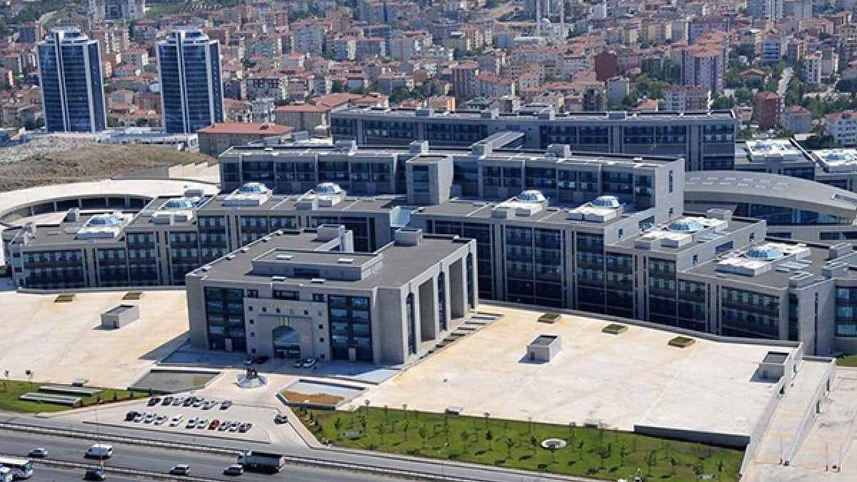 İstanbul’da ilginç olay: Sahte evrakla dolandırıcılık yapan avukat adliyede yakalandı İstanbul’da ilginç olay: Sahte evrakla dolandırıcılık yapan avukat adliyede yakalandı