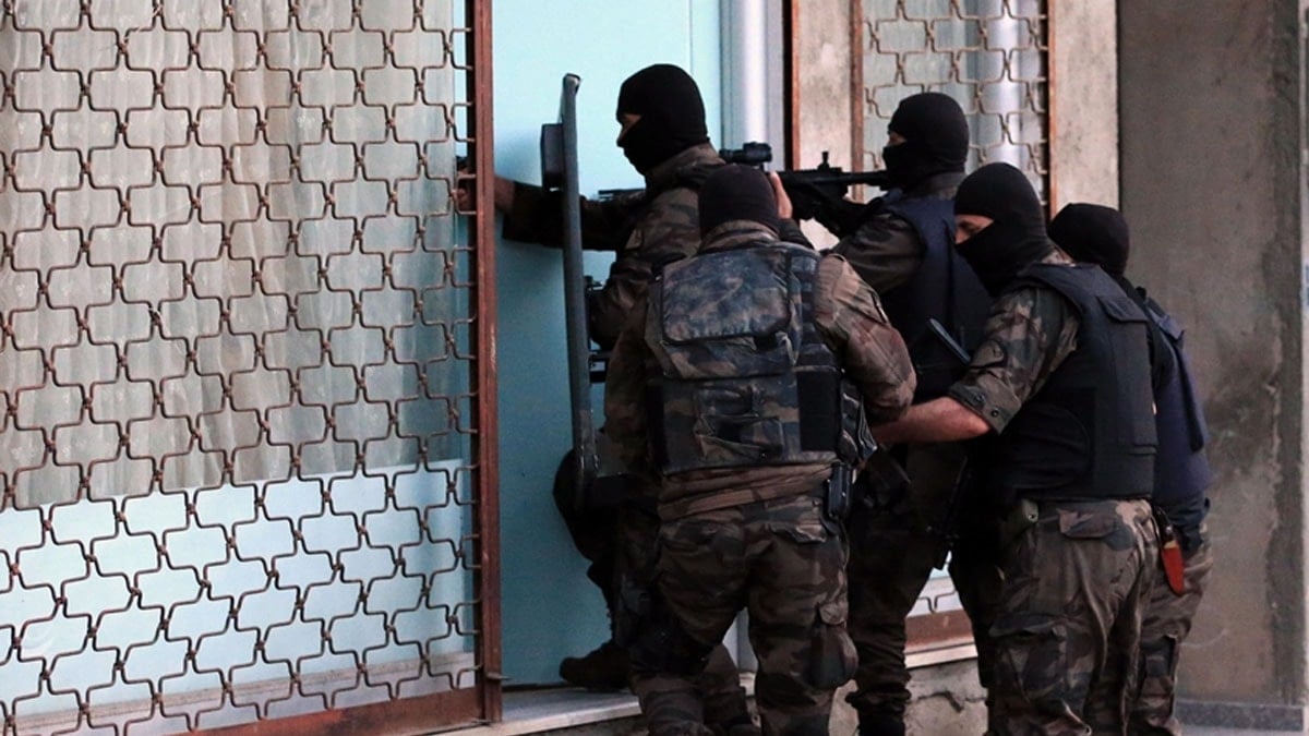 İstanbul’da IŞİD’e operasyon: 4 kişi gözaltına alındı İstanbul’da IŞİD’e operasyon: 4 kişi gözaltına alındı