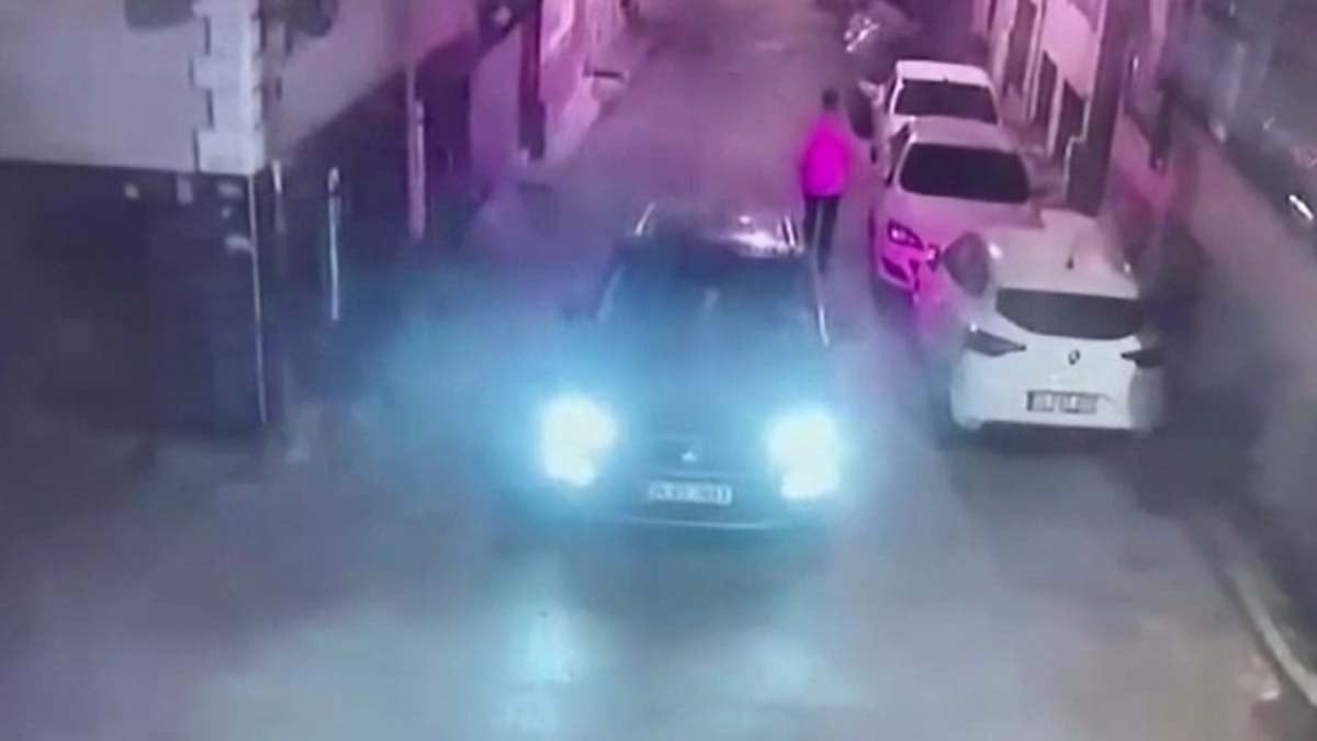 İstanbul’un göbeğinde araç içinde infaz: Kamera görüntüleri ortaya çıktı İstanbul’un göbeğinde araç içinde infaz: Kamera görüntüleri ortaya çıktı