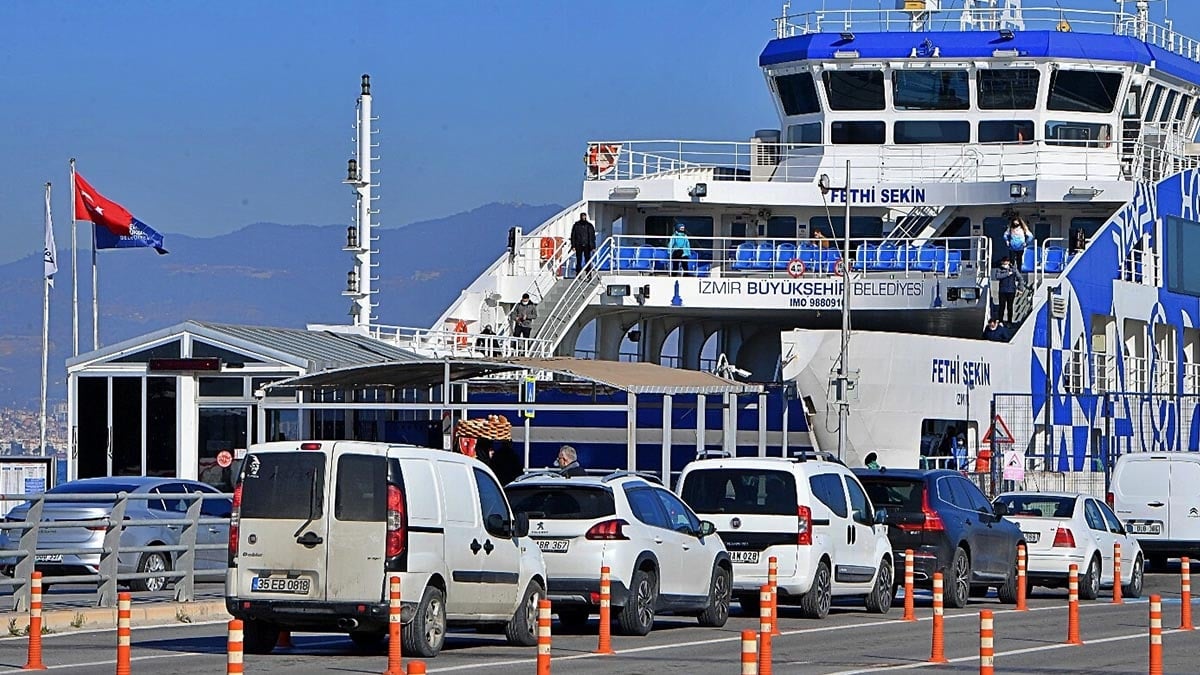 İzmir’de feribota dev zam! Yarından itibaren geçerli olacak İzmir’de feribota dev zam! Yarından itibaren geçerli olacak