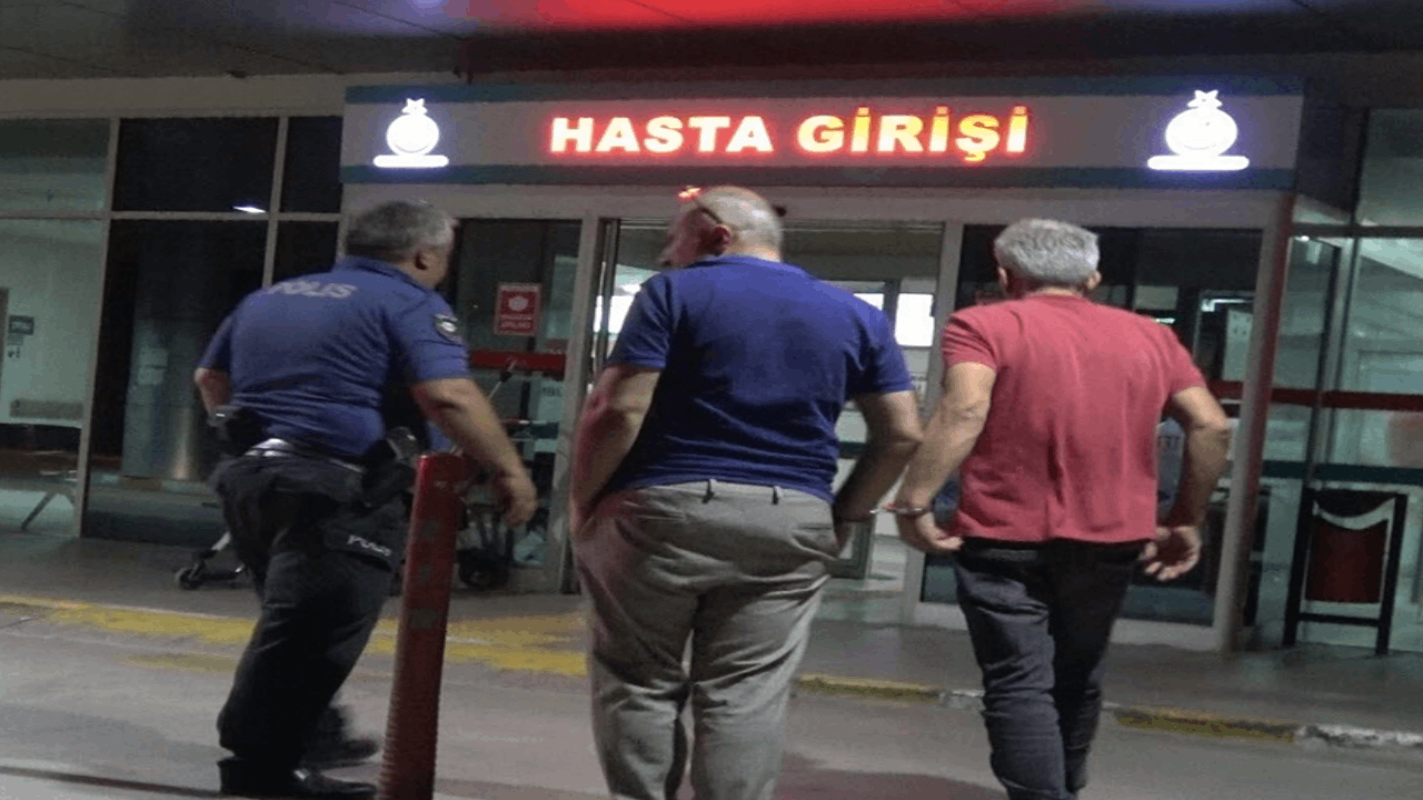 İzmir’de Havalandırma borusunda ruhsatsız tabancalar yakalandı İzmir’de Havalandırma borusunda ruhsatsız tabancalar yakalandı